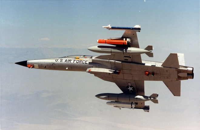 Thế hệ thứ hai F-5E Tiger II được cải tiến cũng được sử dụng chính trong các nước đồng minh của Mỹ nhưng với số lượng giới hạn, những chiếc F-5E hoạt động trong hàng không quân sự Mỹ với nhiệm vụ làm máy bay huấn luyện và đóng giả làm máy bay đối phương